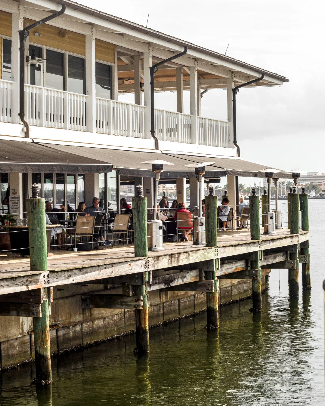 Riverhouse Waterfront Restaurant